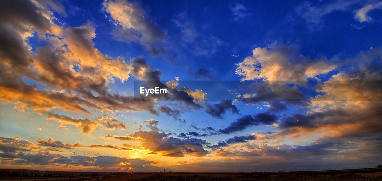 LOW ANGLE VIEW OF SKY AT SUNSET