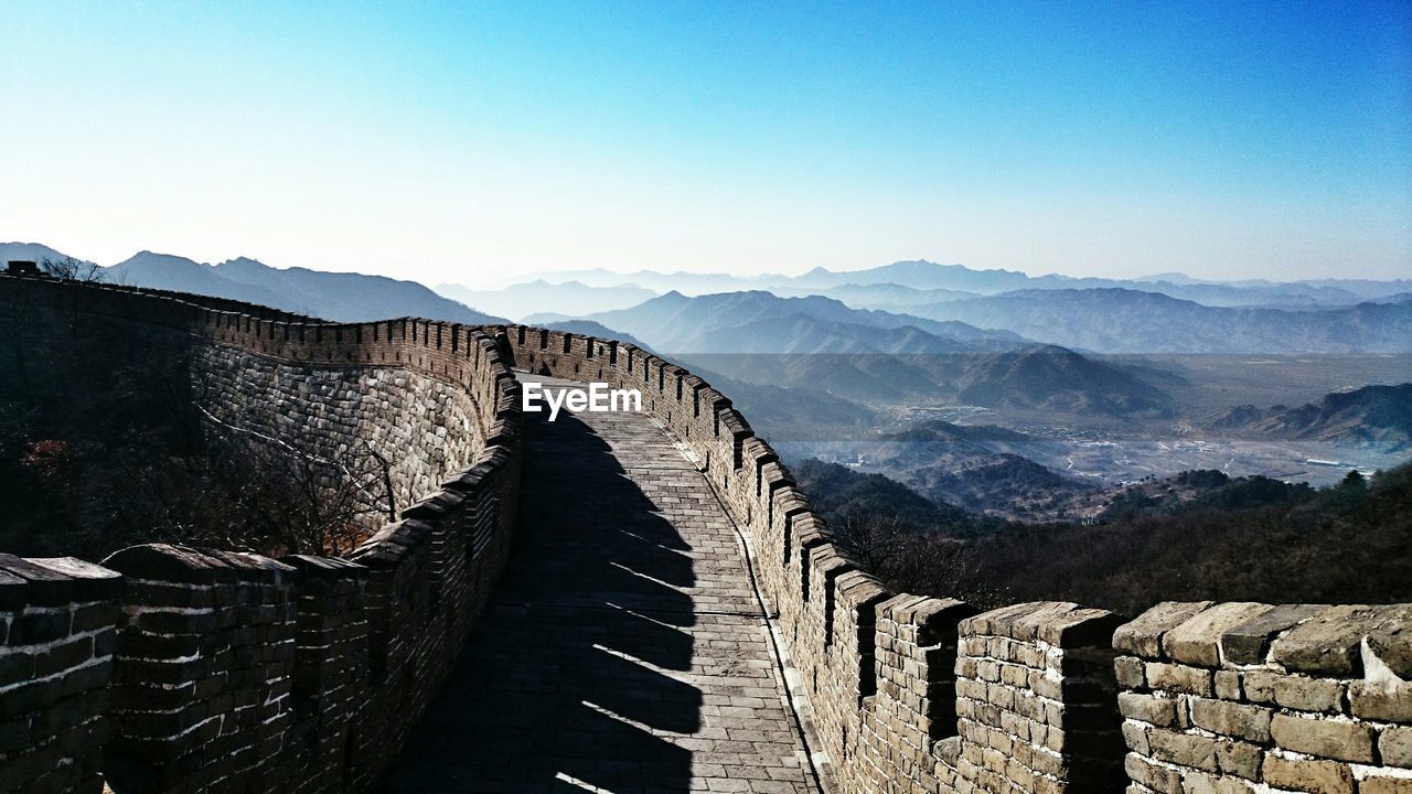 Great wall of china against sky on sunny day