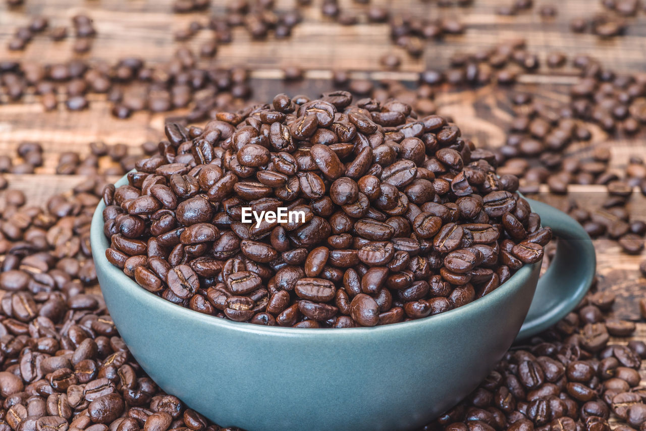 HIGH ANGLE VIEW OF COFFEE BEANS IN GLASS