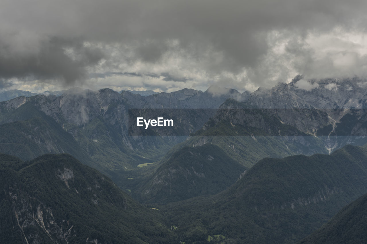 SCENIC VIEW OF MOUNTAIN RANGE AGAINST SKY