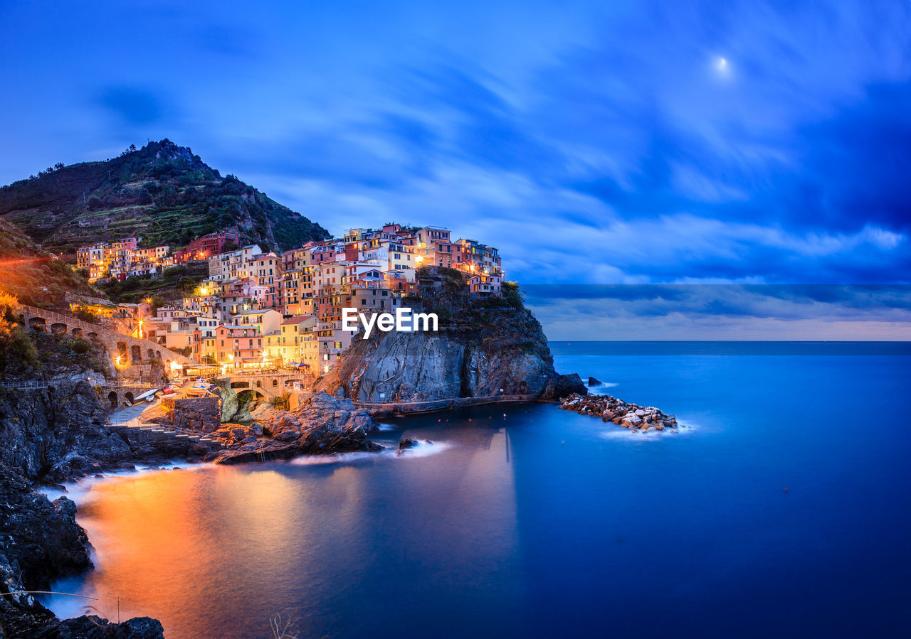 SCENIC VIEW OF SEA AGAINST ROCK FORMATION