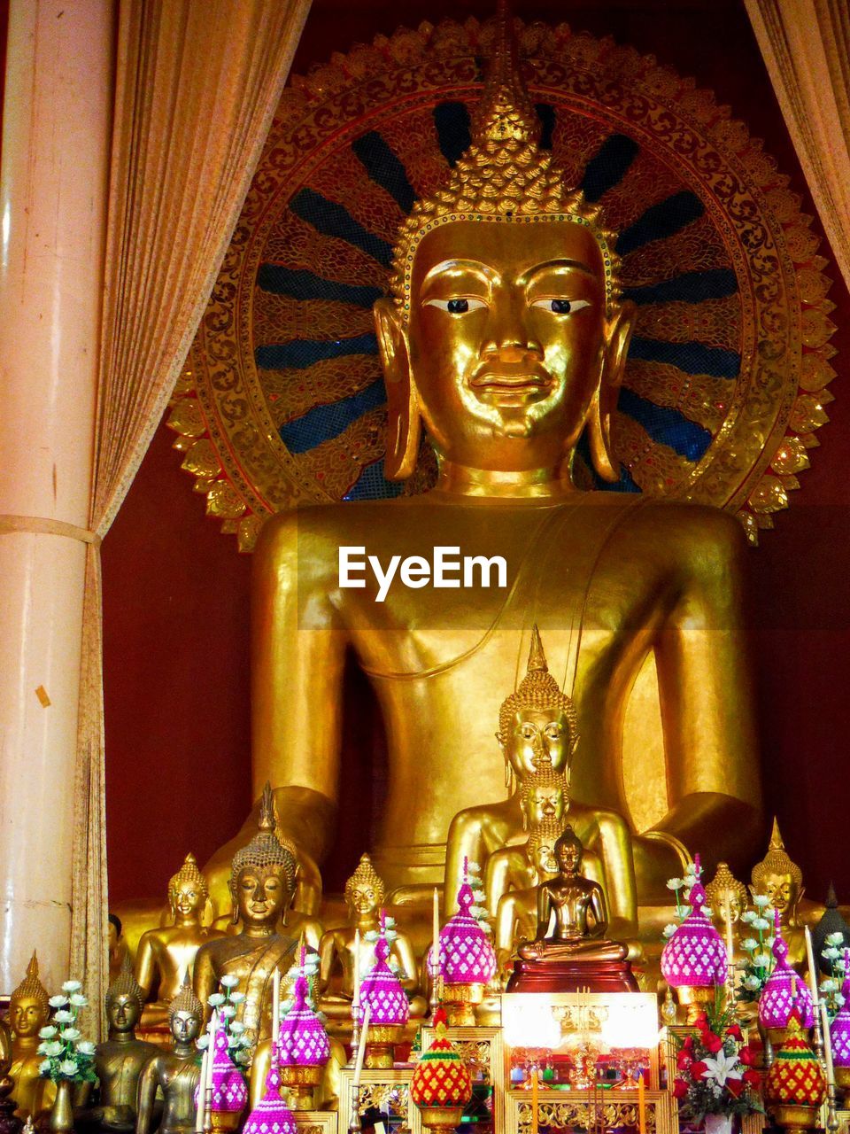 LOW ANGLE VIEW OF STATUE AT TEMPLE