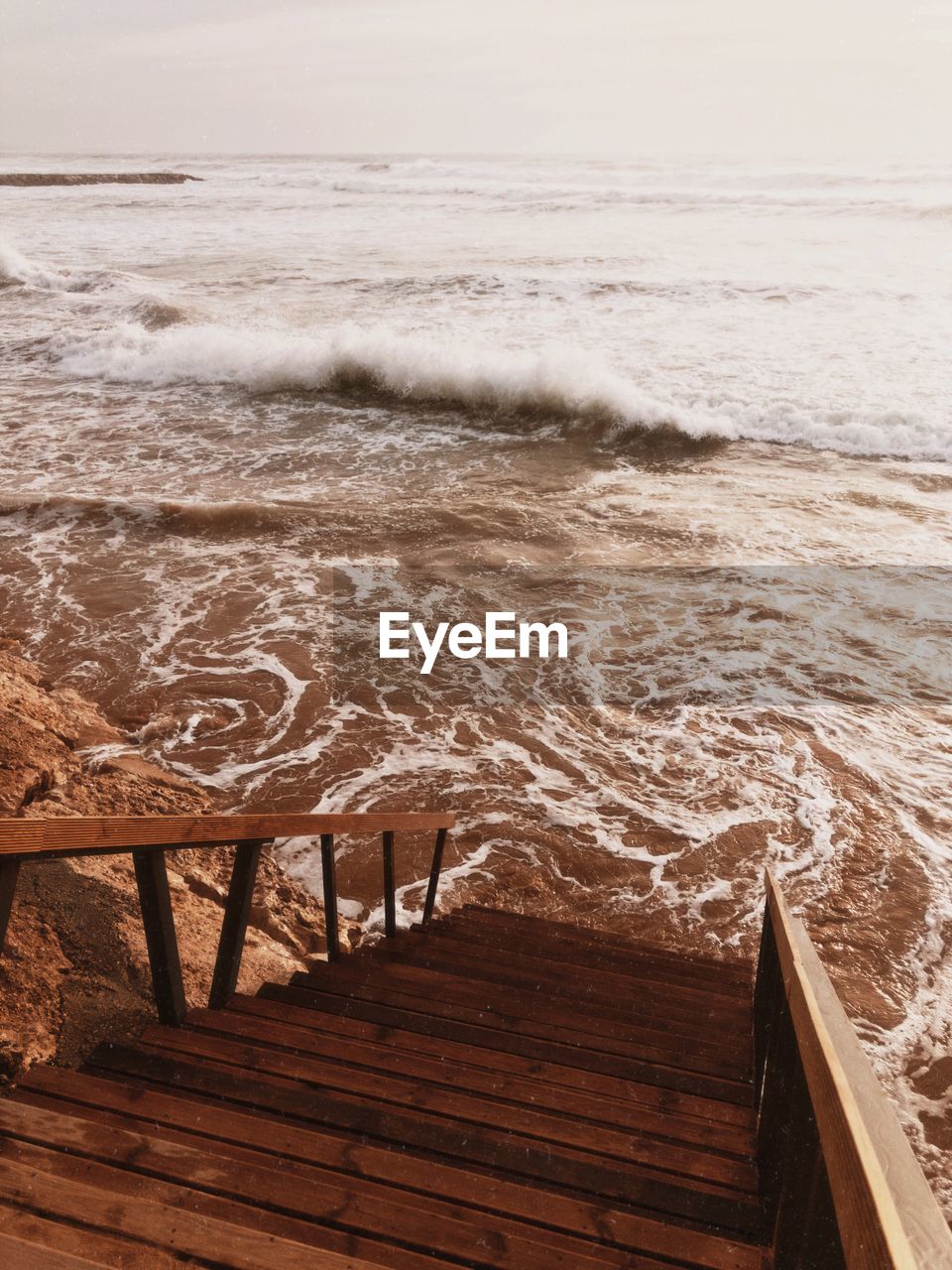 SCENIC VIEW OF SEA WAVES AGAINST SKY