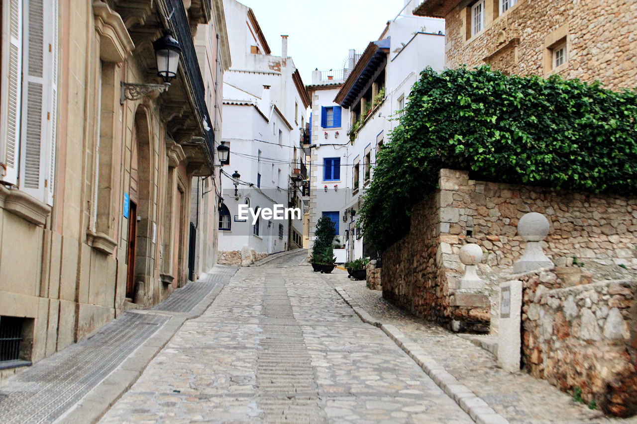 Narrow alley amidst buildings in city