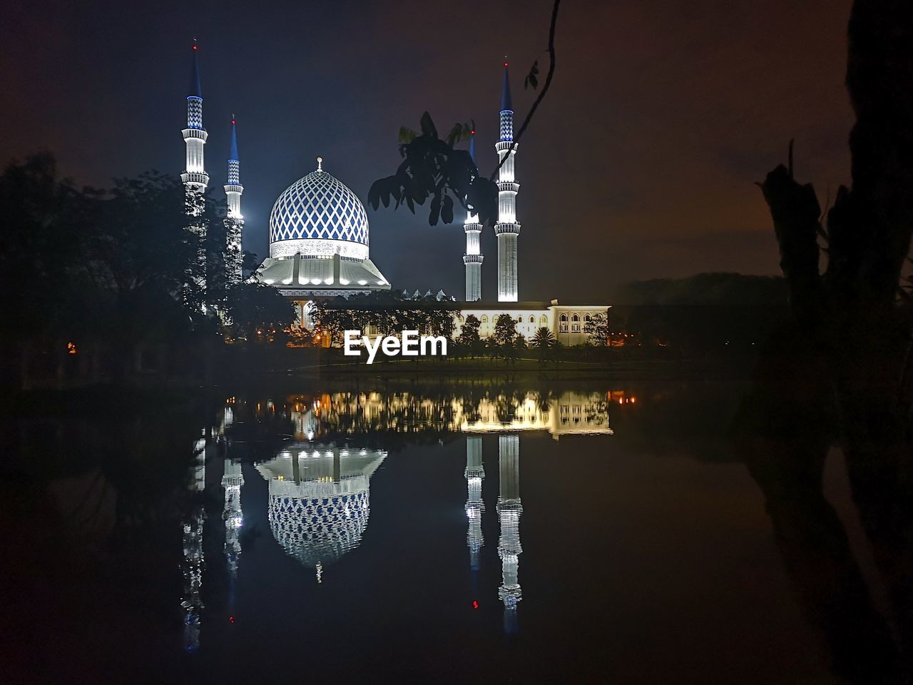 REFLECTION OF ILLUMINATED BUILDINGS IN WATER