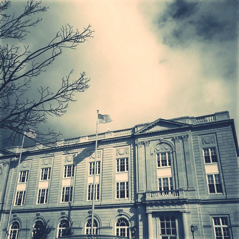 LOW ANGLE VIEW OF BUILDINGS AGAINST SKY