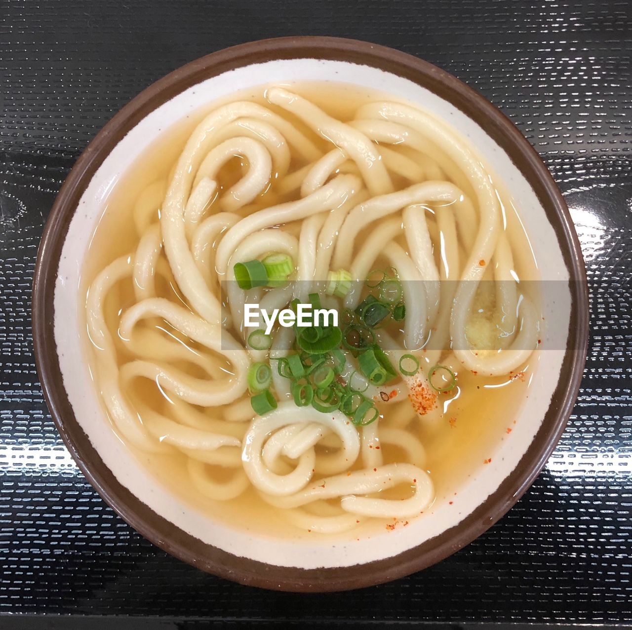 HIGH ANGLE VIEW OF PASTA IN BOWL