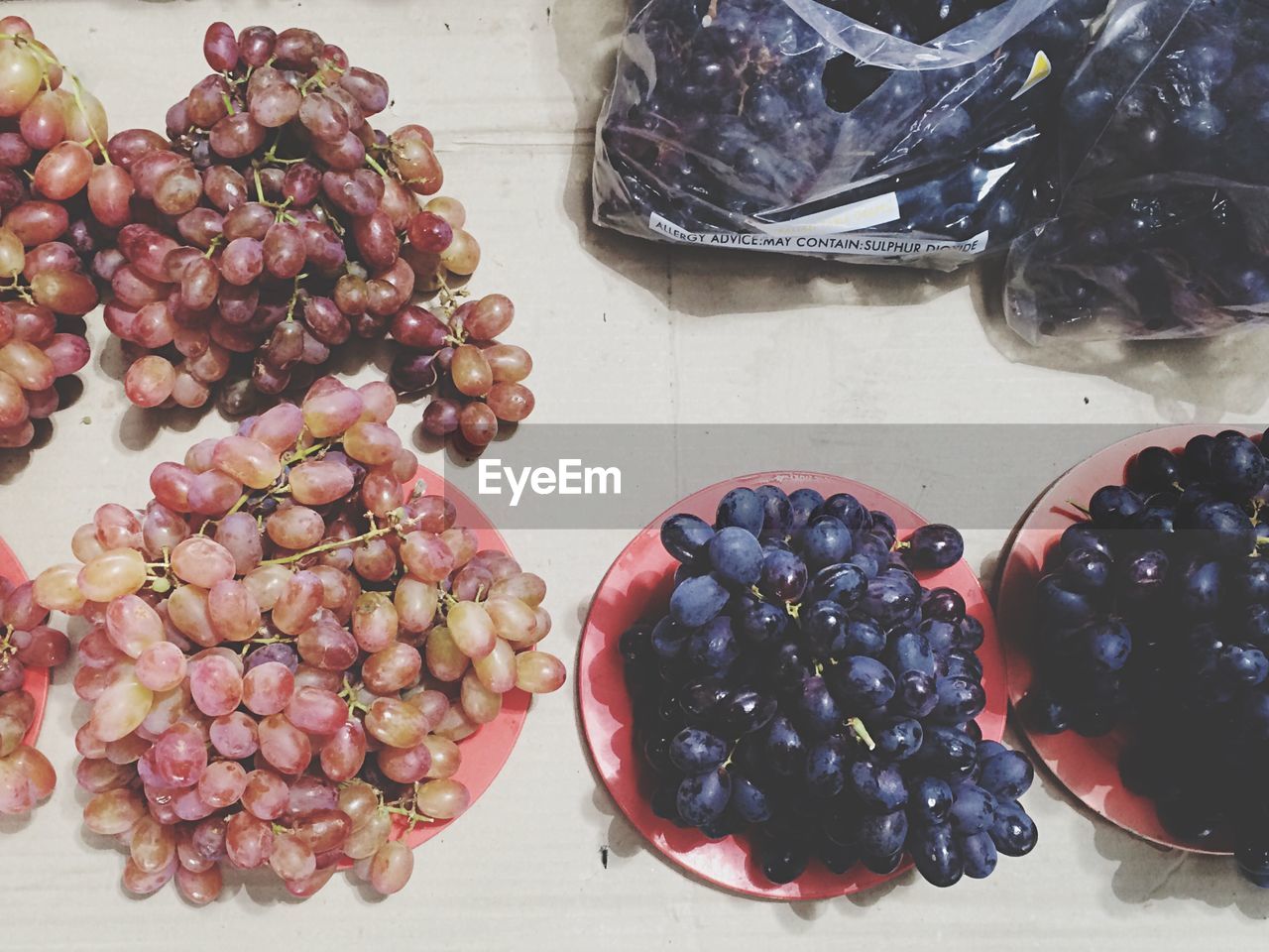 Red and black grapes