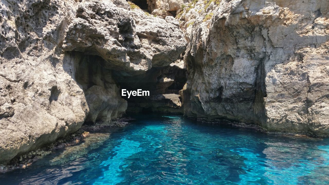 ROCKS IN WATER