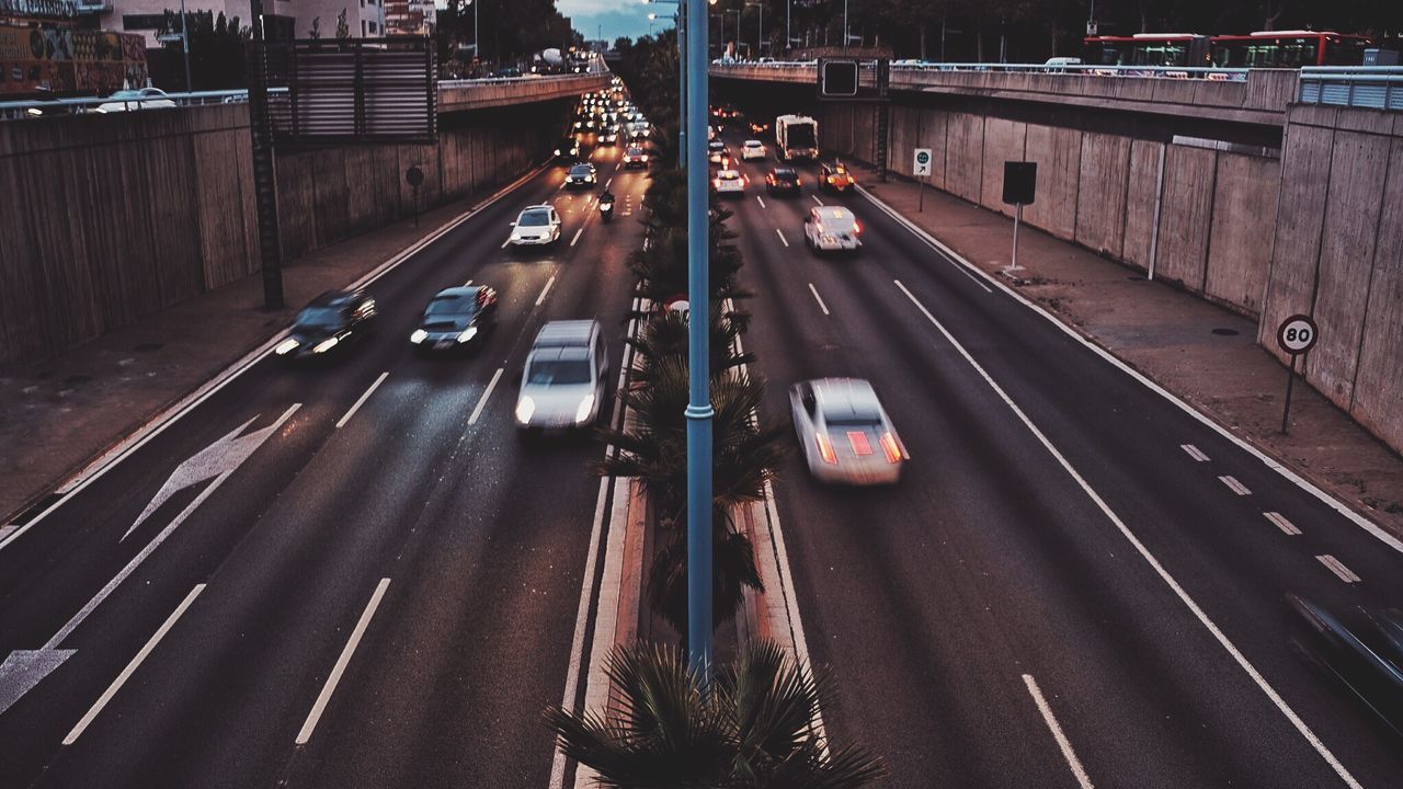 HIGH ANGLE VIEW OF VEHICLES ON ROAD
