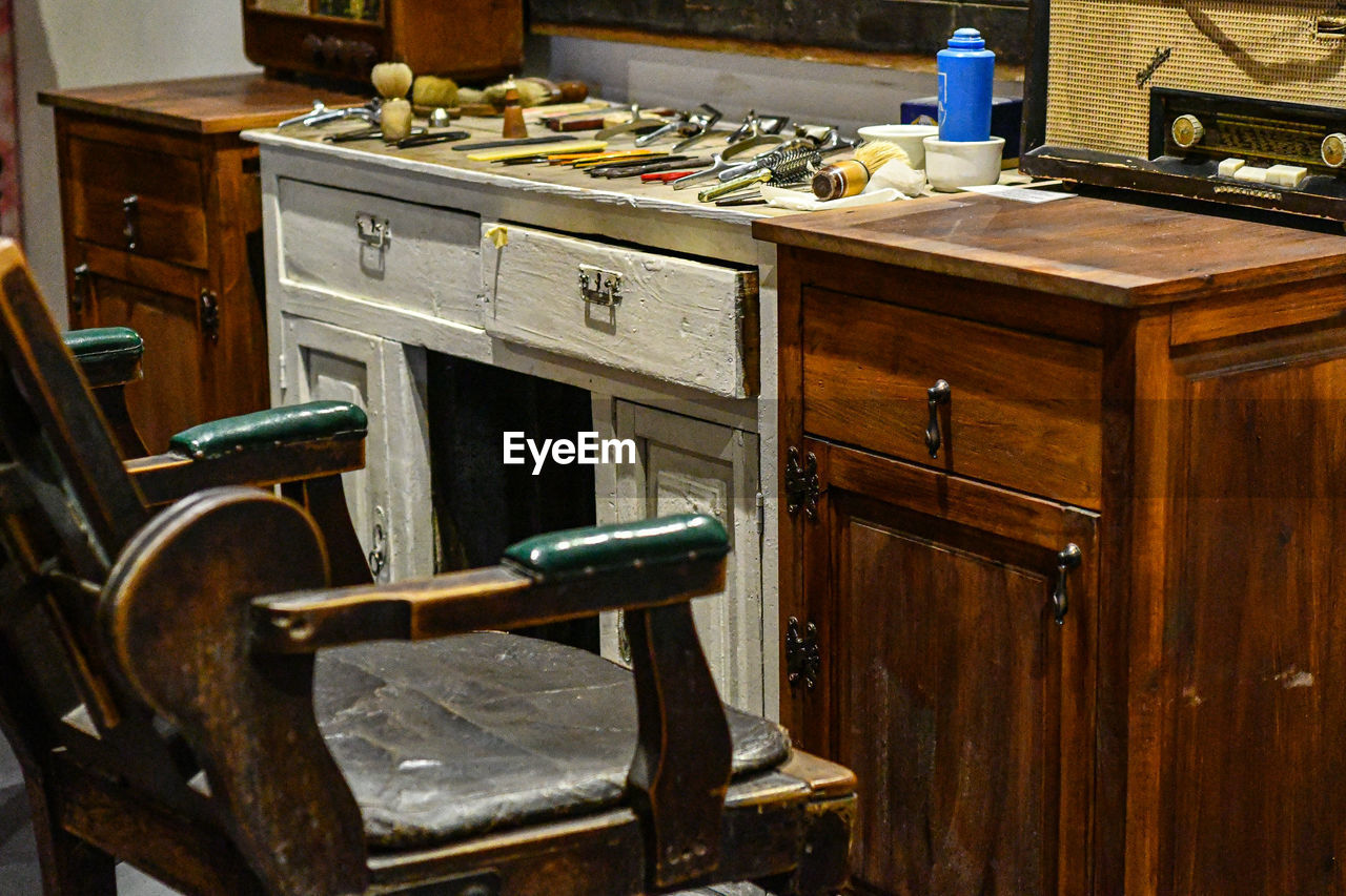 EMPTY CHAIRS AND TABLE IN OLD OFFICE