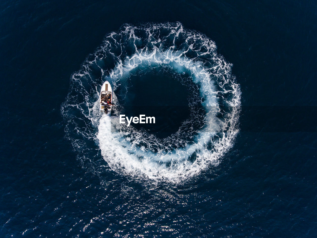 Directly above shot of boat making water wake in sea