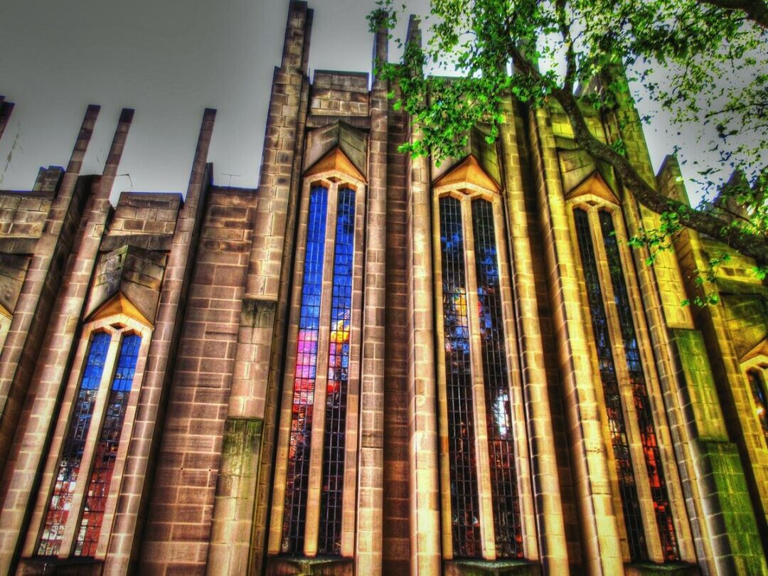 LOW ANGLE VIEW OF BUILT STRUCTURE AGAINST SKY