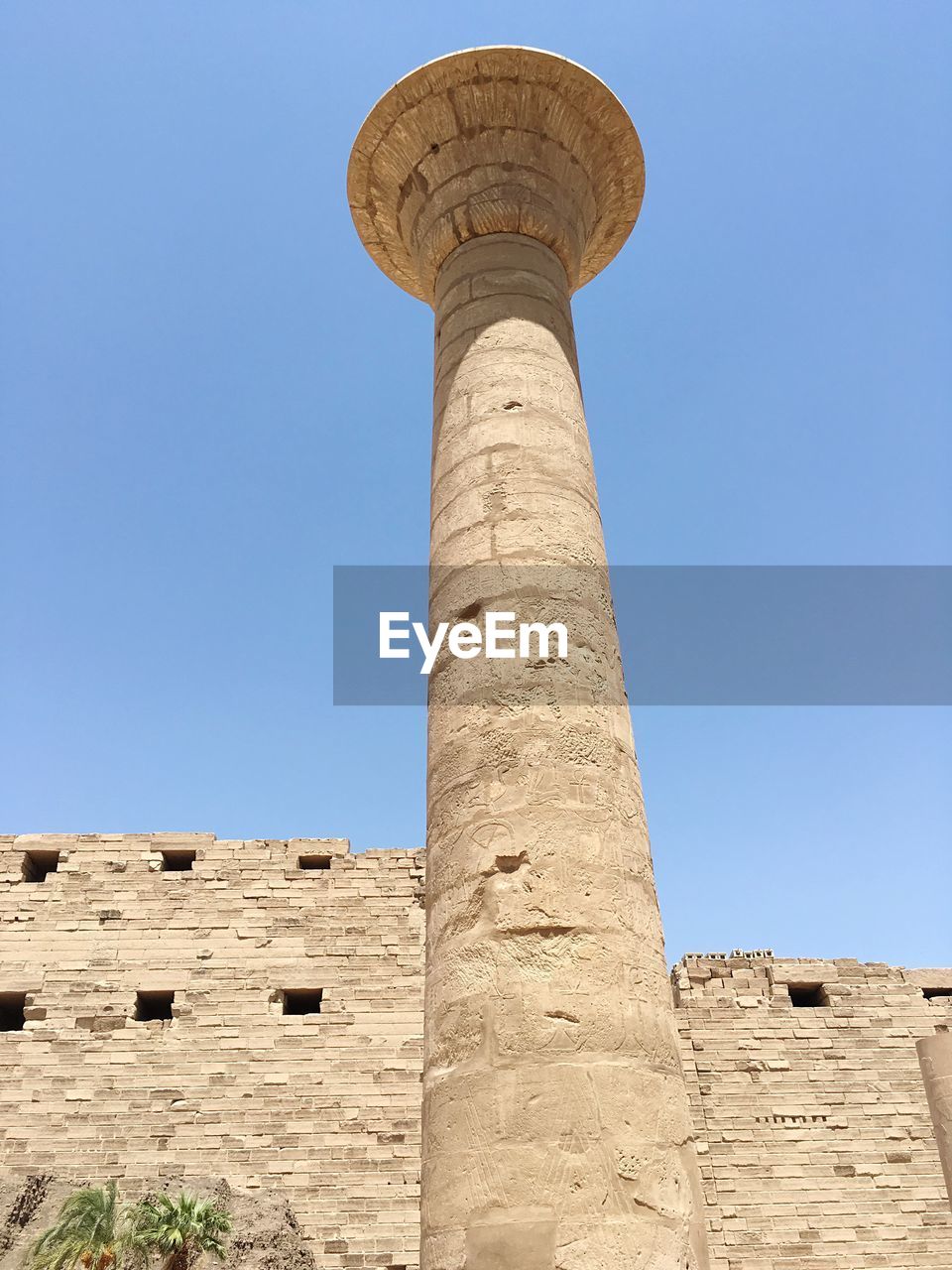 LOW ANGLE VIEW OF HISTORICAL BUILDING