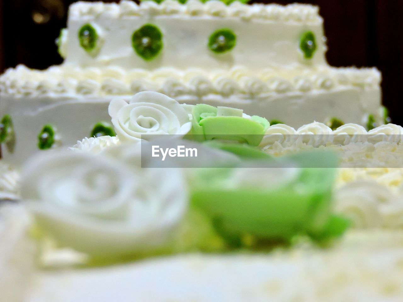 CLOSE-UP OF CAKE ON WHITE TABLE
