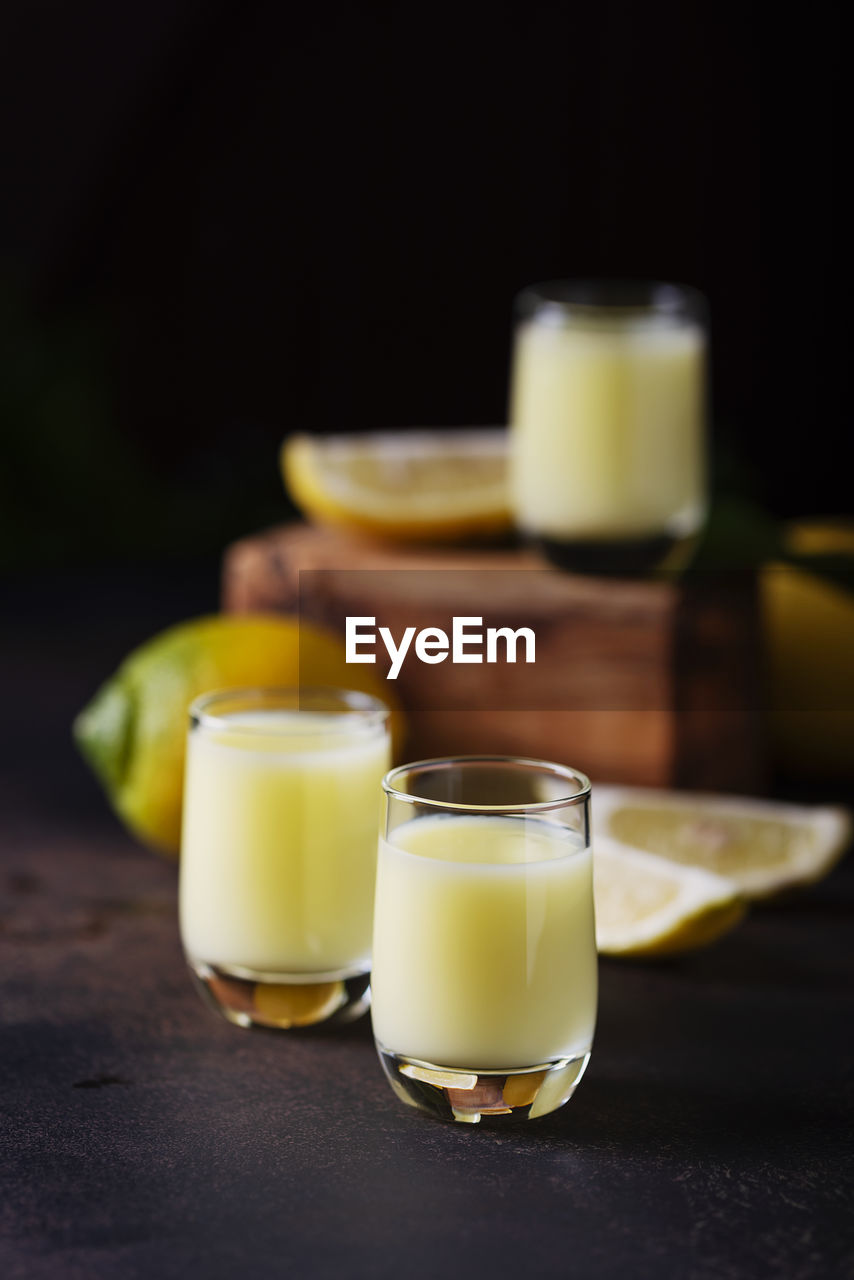 CLOSE-UP OF GLASS OF JUICE ON TABLE