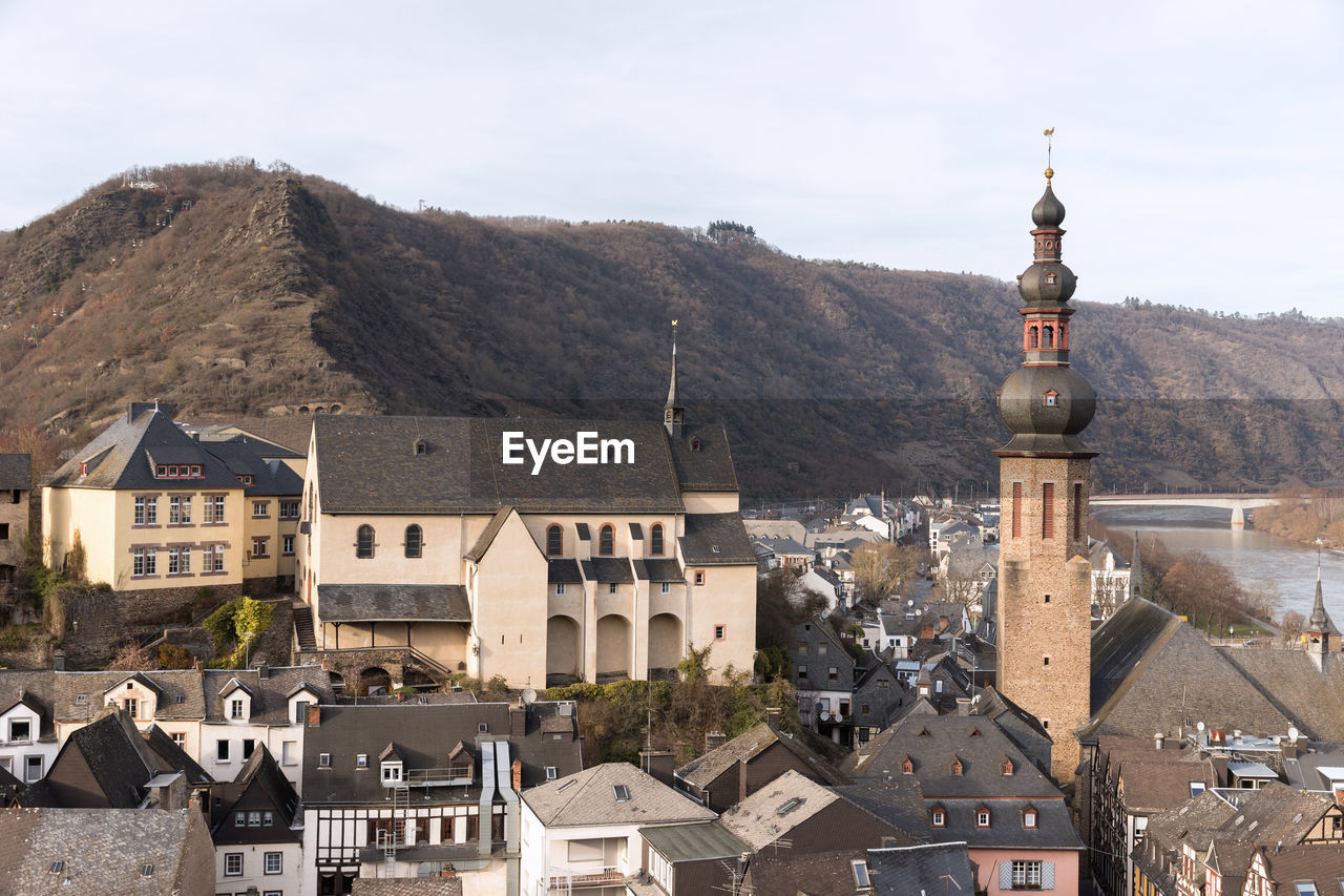 VIEW OF BUILDINGS IN TOWN