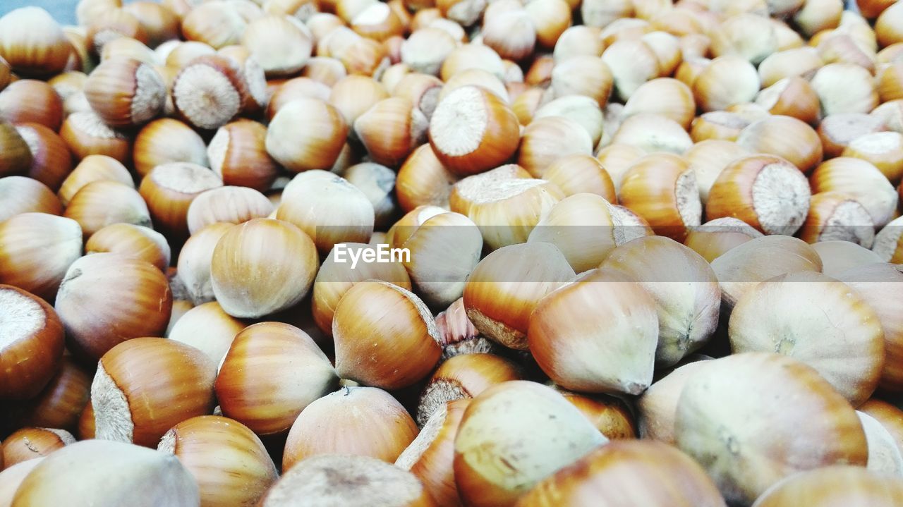 FULL FRAME SHOT OF ONIONS AND MARKET