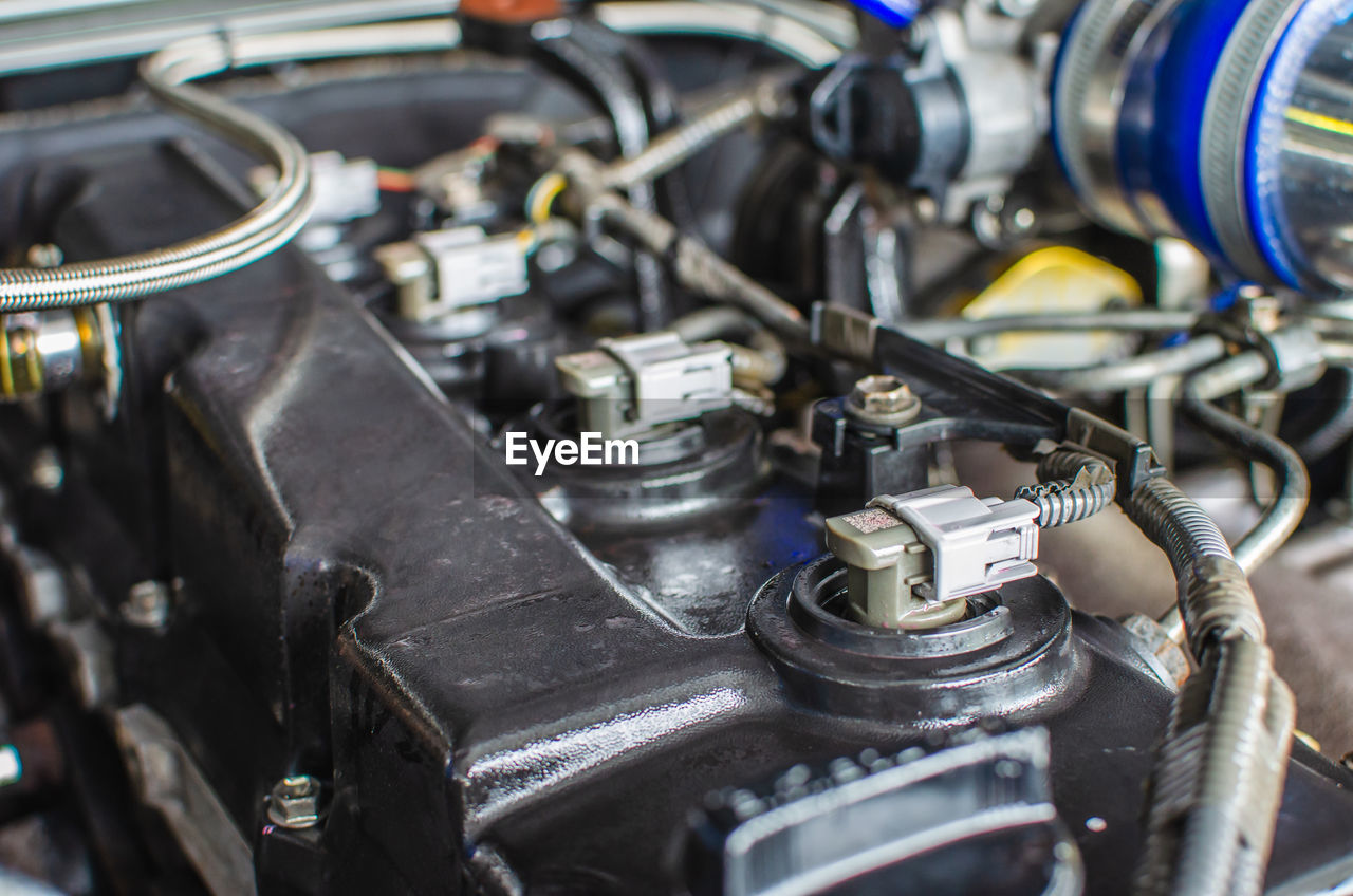 CLOSE-UP OF VINTAGE CAR