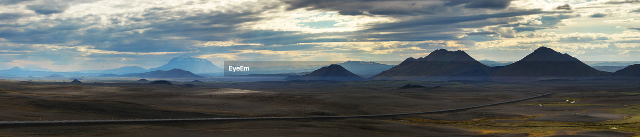 PANORAMIC VIEW OF LANDSCAPE AND MOUNTAINS AGAINST SKY