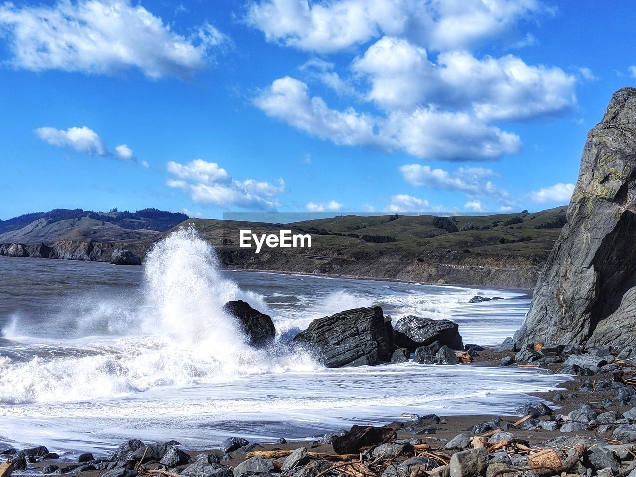 SCENIC VIEW OF SEA AGAINST ROCKS