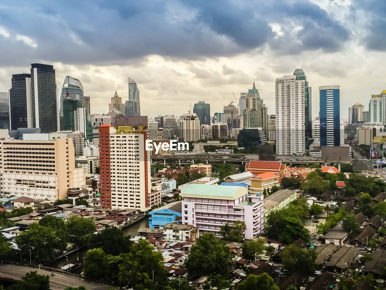 VIEW OF SKYSCRAPERS IN CITY