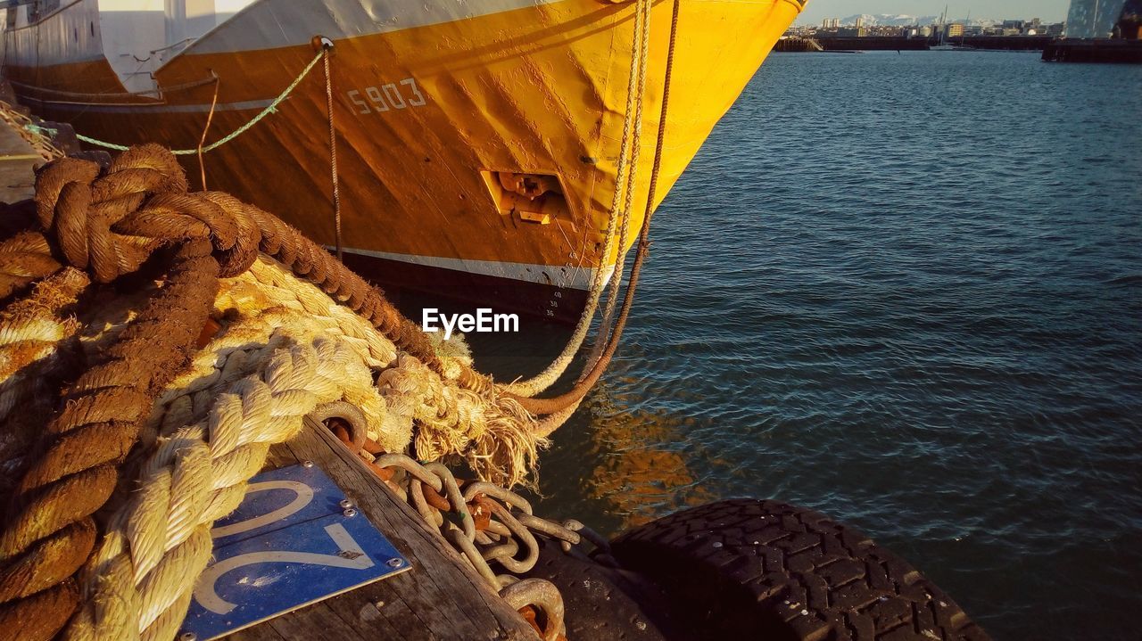 HIGH ANGLE VIEW OF FISHING BOAT MOORED AT SEA