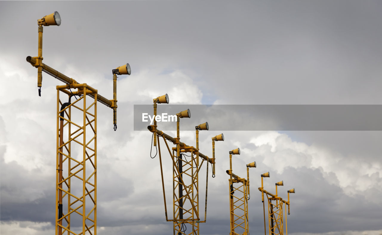 Lights for incoming aircraft at the runway are lined up