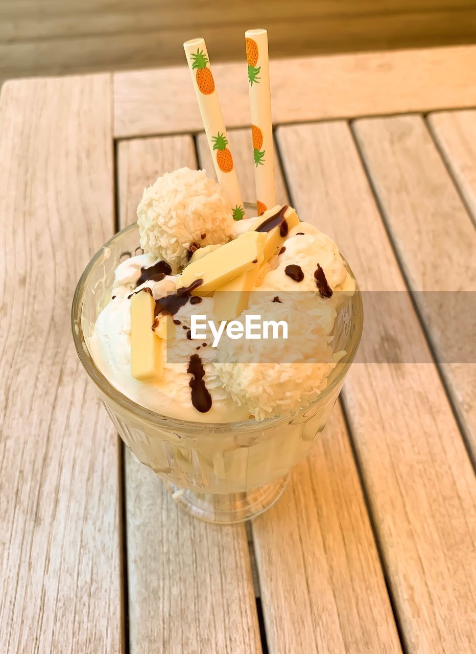 CLOSE-UP OF ICE CREAM ON TABLE