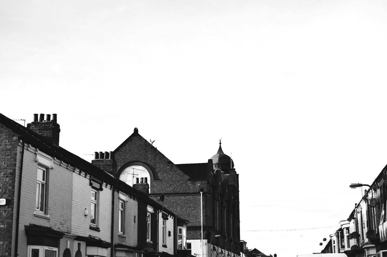 LOW ANGLE VIEW OF BUILT STRUCTURES AGAINST SKY