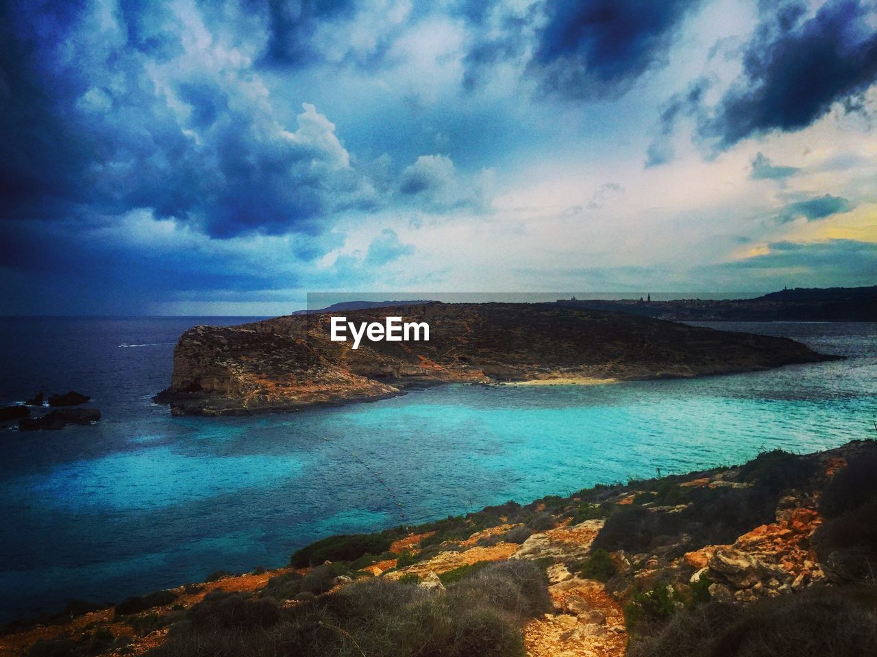 sea, scenics, beauty in nature, water, nature, rock - object, horizon over water, tranquil scene, rock formation, sky, tranquility, outdoors, idyllic, no people, cloud - sky, cliff, day, physical geography