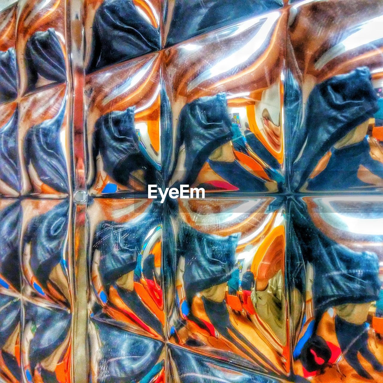 FULL FRAME SHOT OF MULTI COLORED WALL