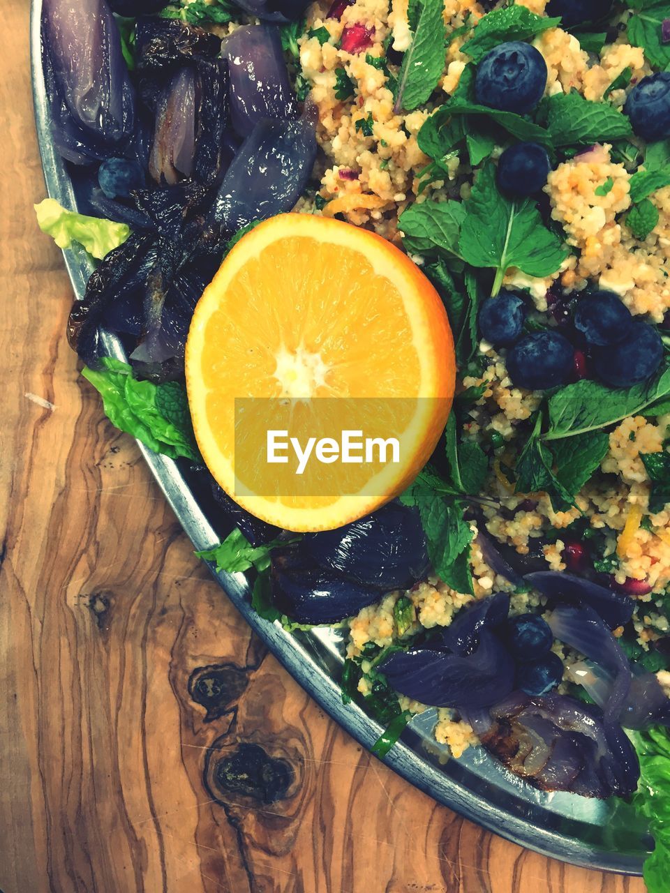 HIGH ANGLE VIEW OF FRUIT IN PLATE