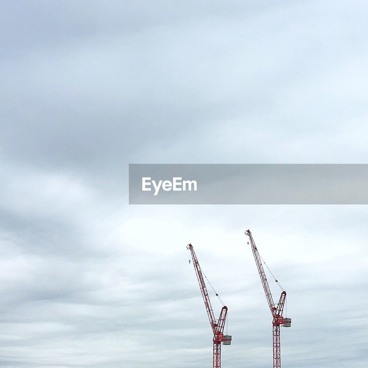 LOW ANGLE VIEW OF CRANE AGAINST SKY AT CONSTRUCTION SITE