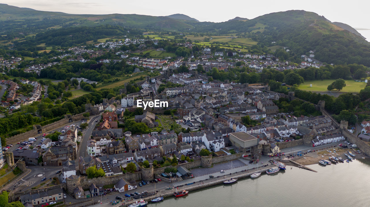 HIGH ANGLE VIEW OF HOUSES AND BUILDINGS IN CITY