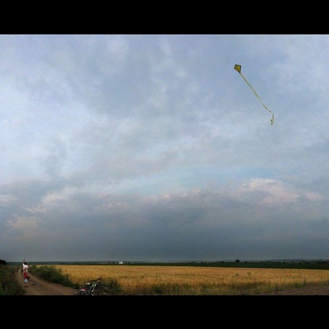 SCENIC VIEW OF LANDSCAPE AGAINST CLOUDY SKY