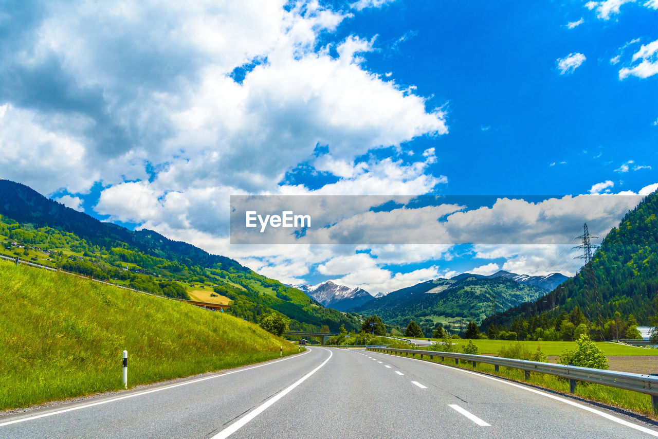 EMPTY ROAD ALONG COUNTRYSIDE LANDSCAPE