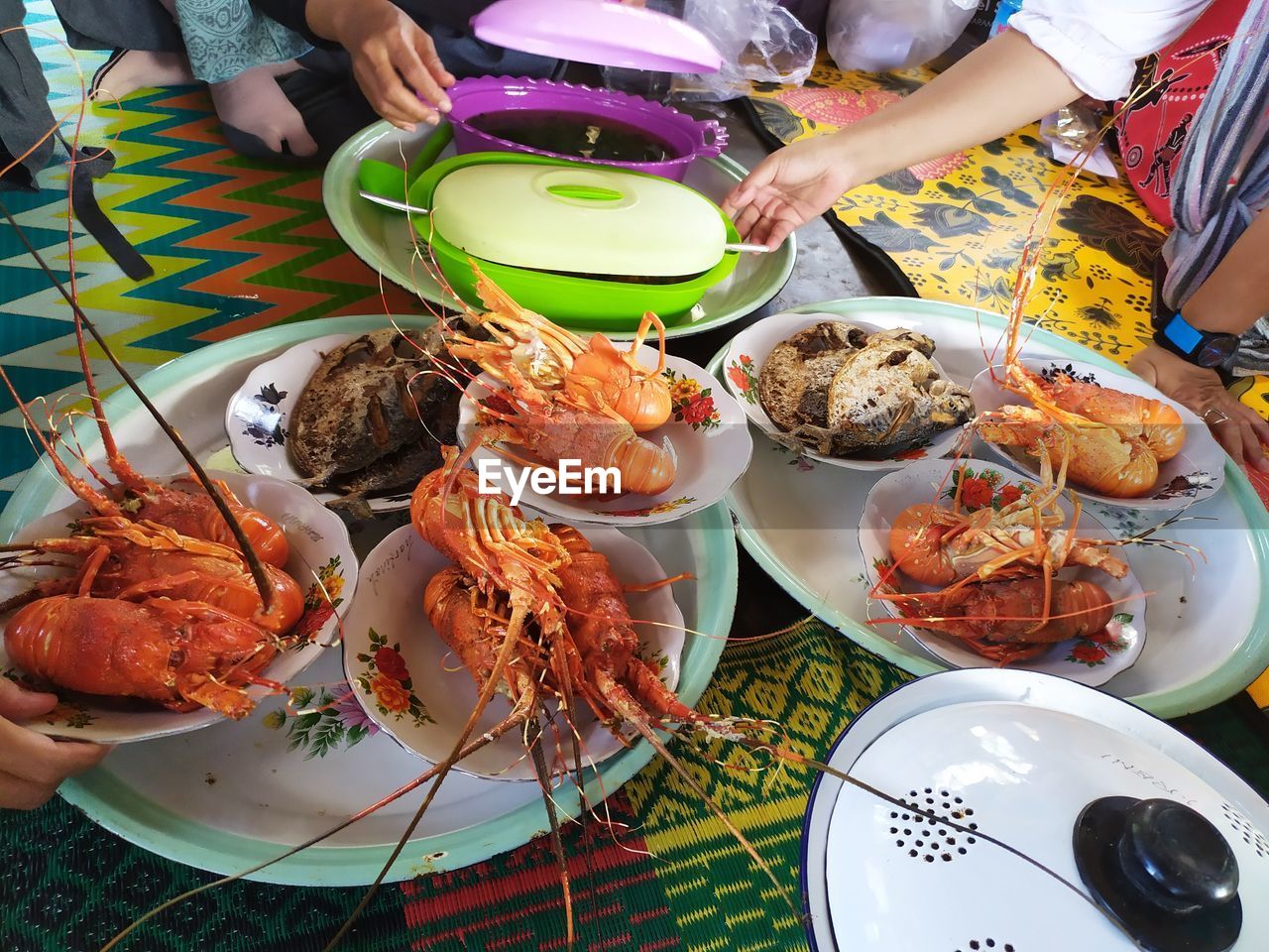 HIGH ANGLE VIEW OF BREAKFAST SERVED ON TABLE