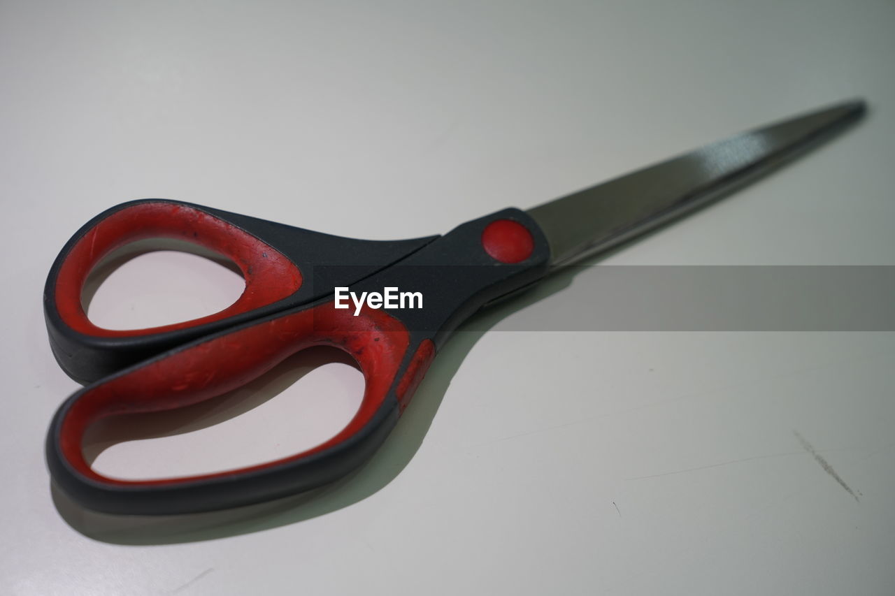 scissors, studio shot, tool, red, indoors, single object, work tool, no people, gray background, close-up, white background, cut out, glasses, gray, still life