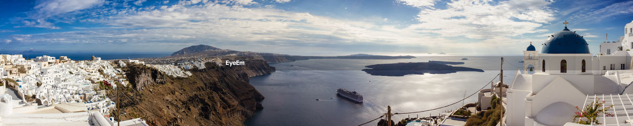 PANORAMIC VIEW OF SEA AGAINST BUILDINGS