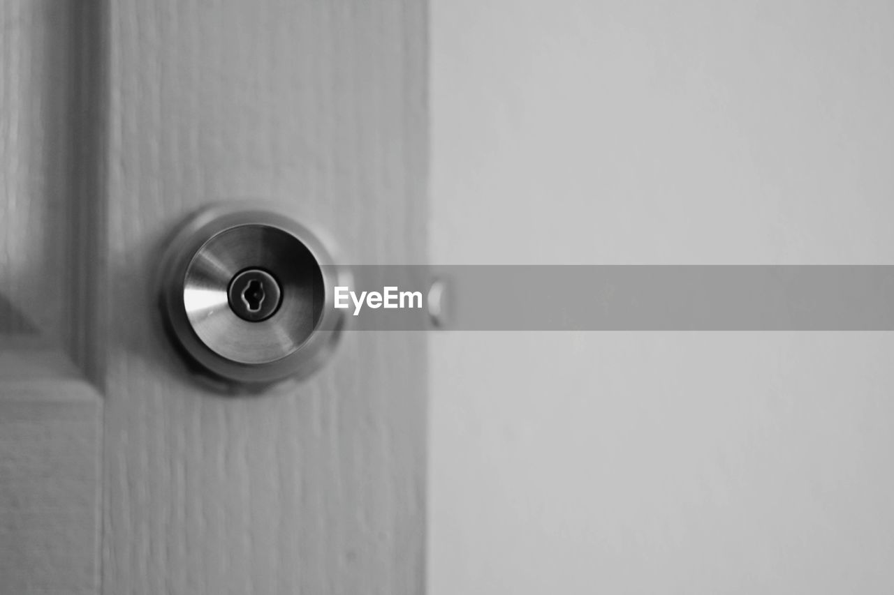 DIRECTLY BELOW SHOT OF ELECTRIC LIGHT ON DOOR
