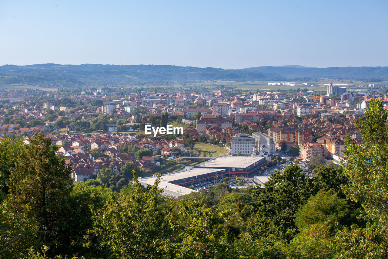 HIGH ANGLE SHOT OF TOWNSCAPE AGAINST SKY