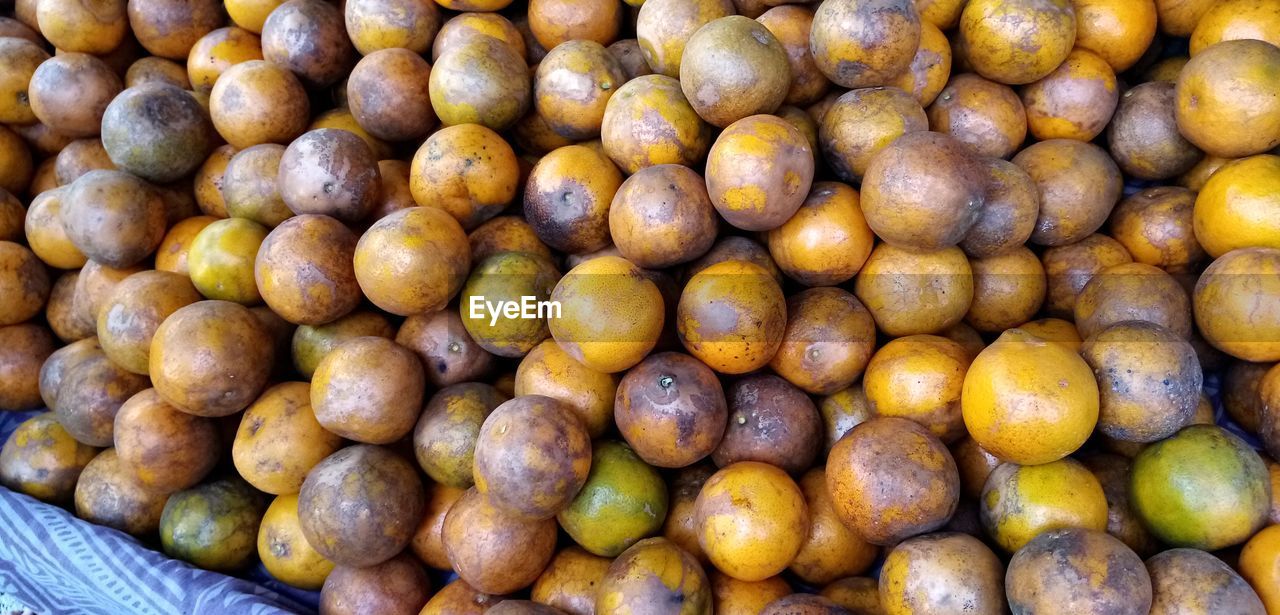 FULL FRAME SHOT OF FRUITS IN MARKET