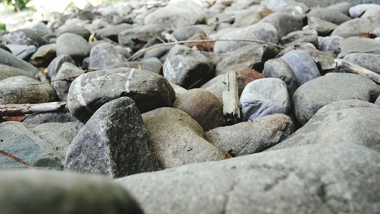 SURFACE LEVEL OF STONES