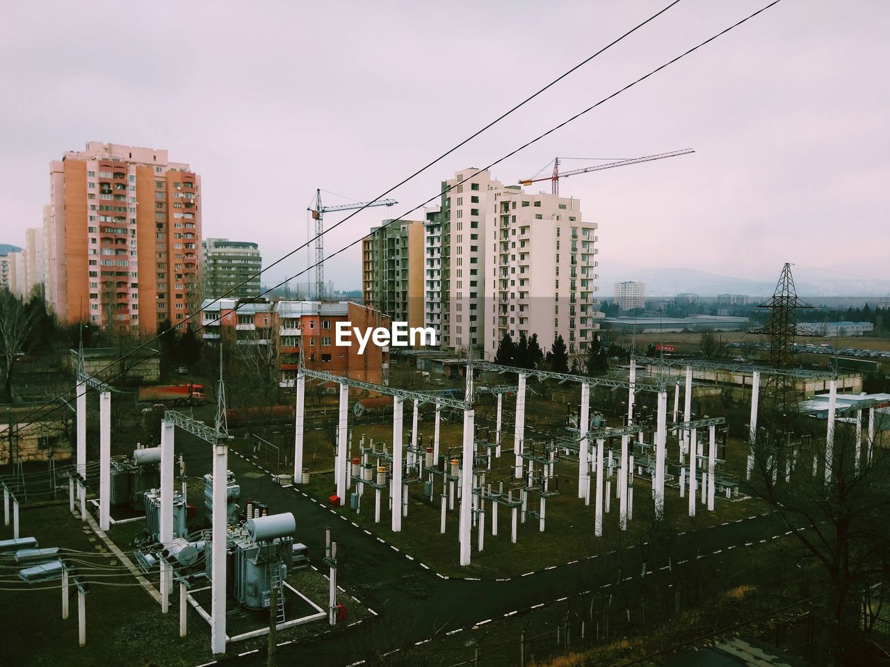 VIEW OF BUILDINGS AGAINST SKY