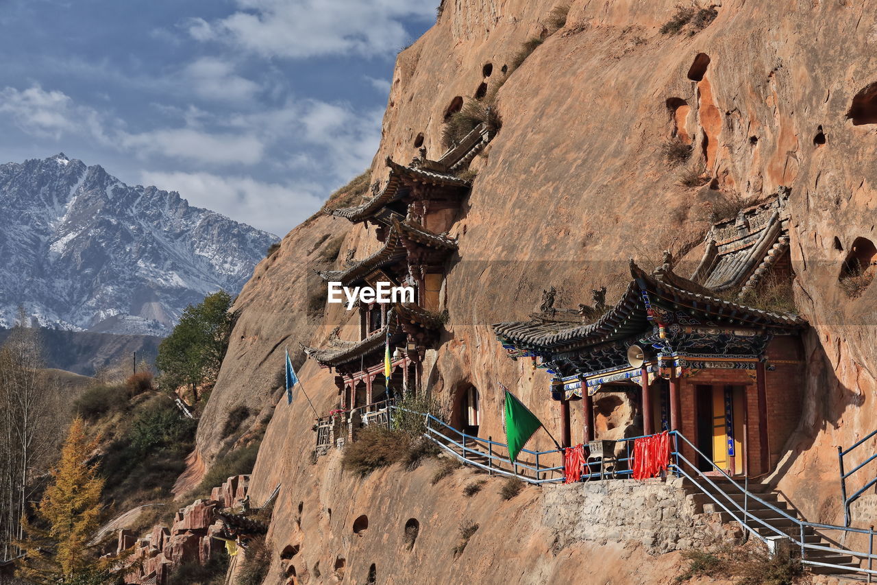 0931 wooden pavilions-red sandstone cliff. qianfo thousand bhudda grottoes-mati si. zhangye-china.