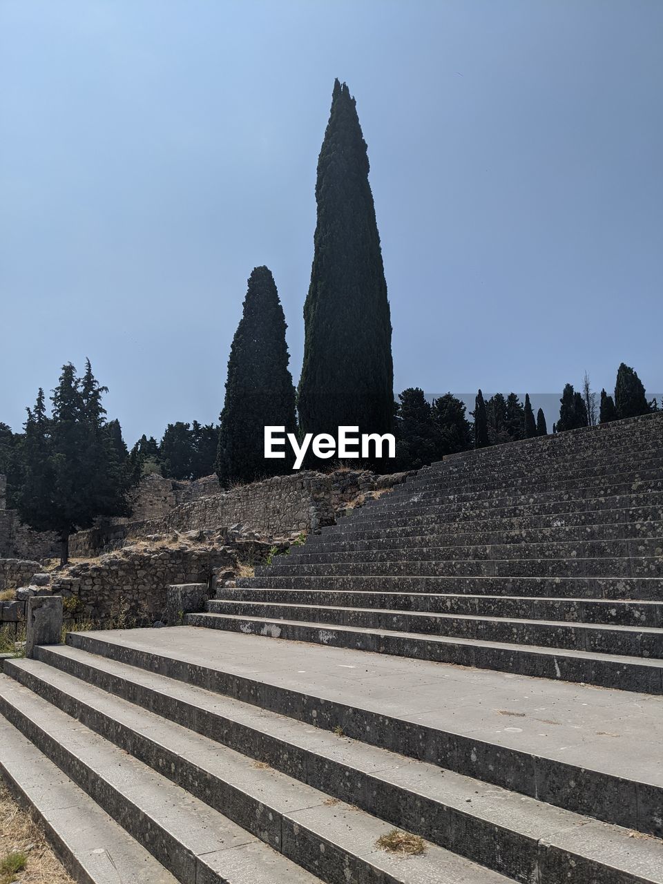 LOW ANGLE VIEW OF OLD RUINS AGAINST SKY