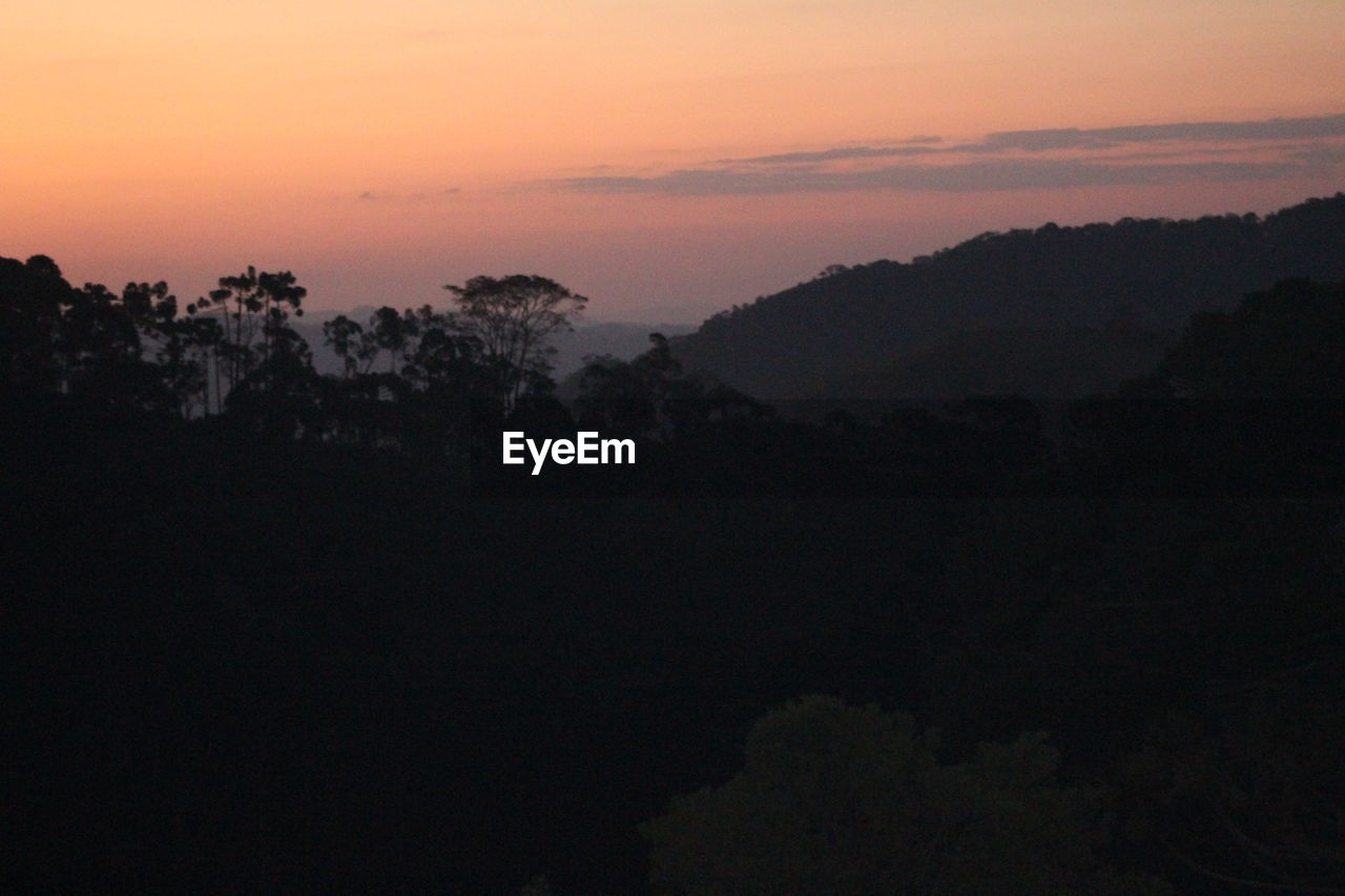 SCENIC VIEW OF SILHOUETTE MOUNTAINS AGAINST SKY DURING SUNSET