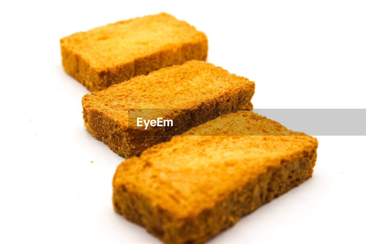 CLOSE-UP OF BREAD