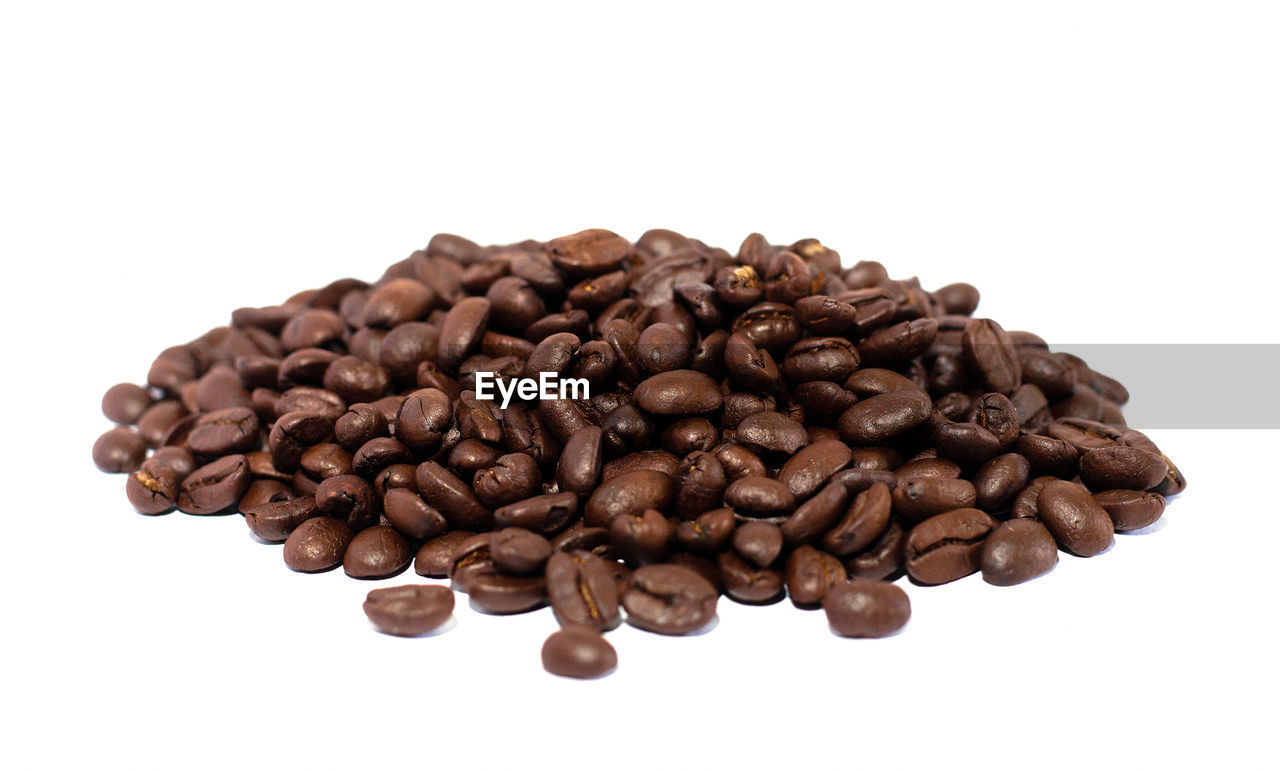 CLOSE-UP OF COFFEE OVER WHITE BACKGROUND